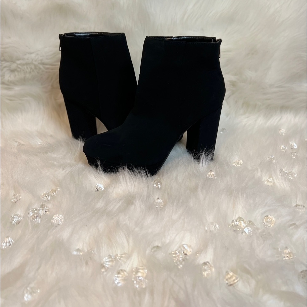 Heart in D ankle boot-platform/chunky heel